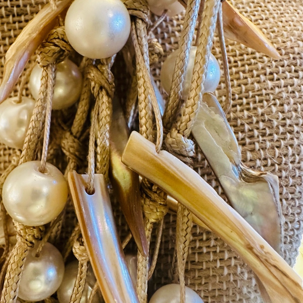 Gorgeous Mother-of-Pearl Spheres and Faux Pearls Woven Necklace - Picture 3 of 10